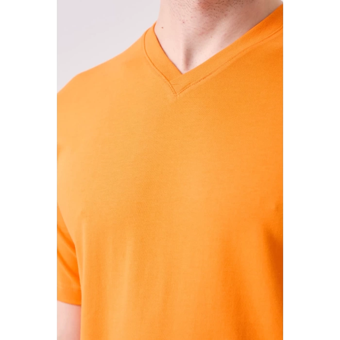 Galanthus V Yaka T-Shirt - Nefes Alabilir, Rahat ve Şık Tasarım