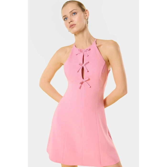Halter Yaka Mini Elbise Yazın Şıklığı İçin İdeal Seçim Trend Tasarım Zarifane