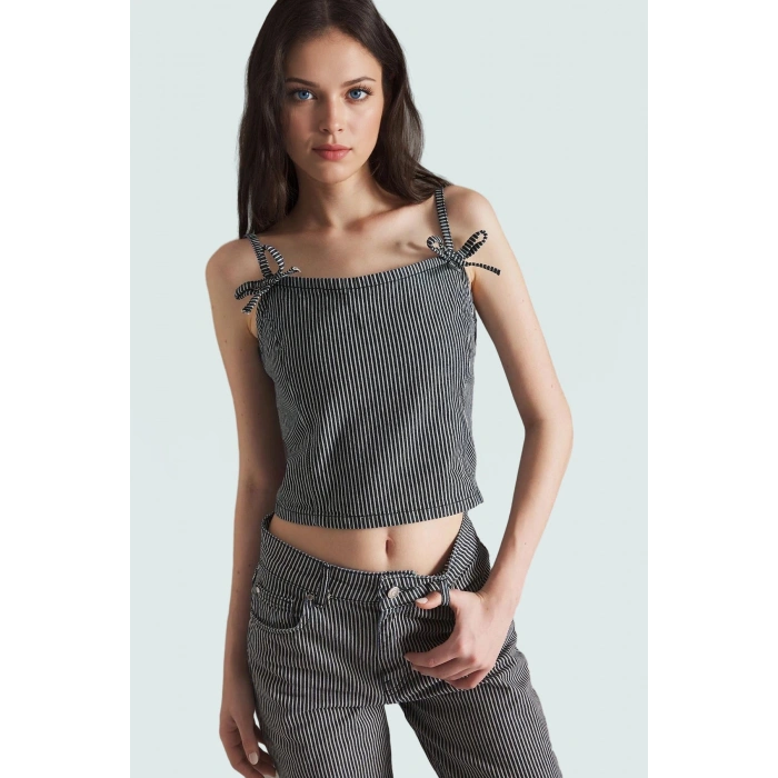 İnce Askılı Çizgili Denim Bluz Stretch Kumaş Crop Kesim Rahat Ve Şık Seçkin Malzeme