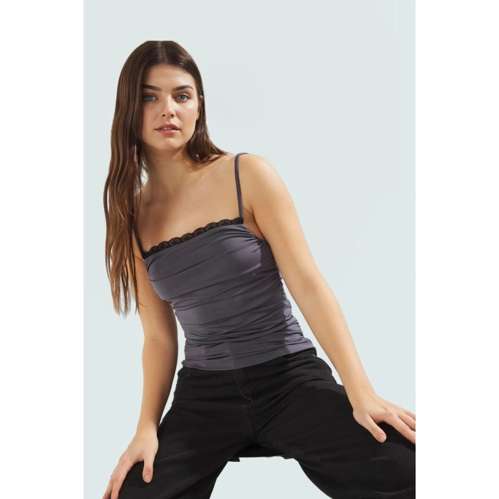 İnce Askılı Kare Yaka Polyester Bluz Micro Örme Kumaş Fitted Kalıp Günlük Şıklık