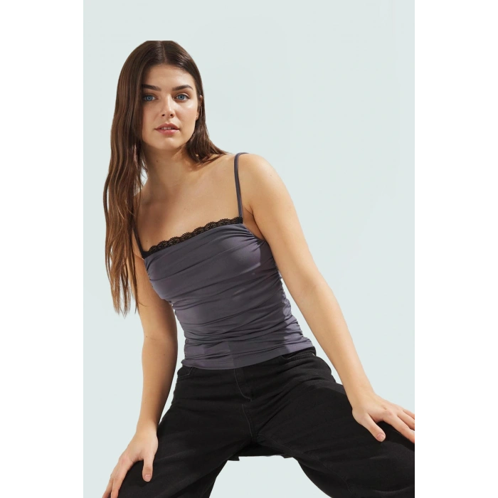 İnce Askılı Kare Yaka Polyester Bluz Micro Örme Kumaş Fitted Kalıp Günlük Şıklık