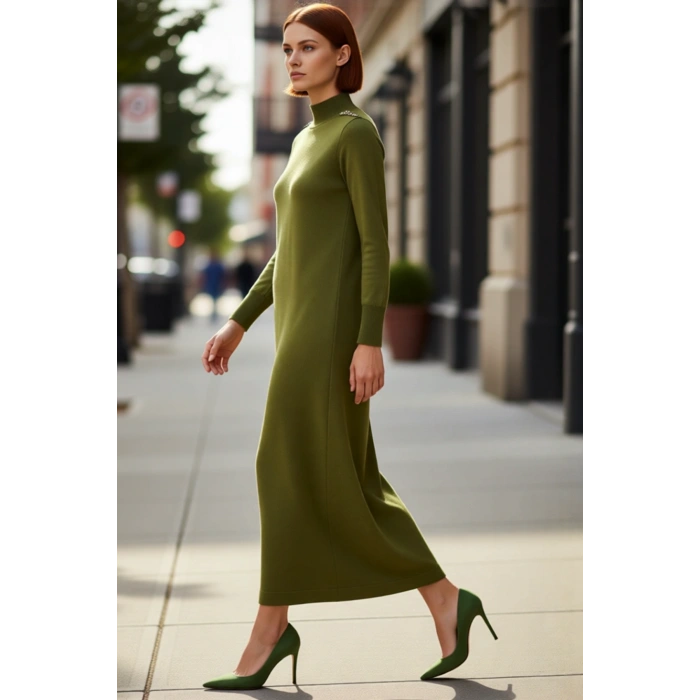 Kadın A Kesim Maxi Boy Dik Yaka İncili Detaylı Standart Kol Tesettür Triko Elbise Kış İçin Şık Ve