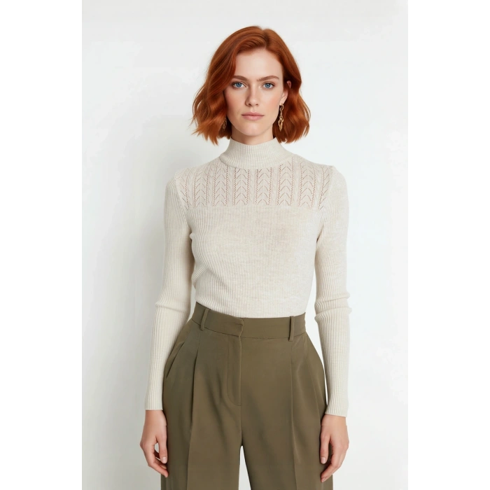 Kadın Ajurlu Deseniyle Şık Dik Yaka Fitted Akrilik Triko Kazak Uzun Kollu Günlük Kombinler İçin