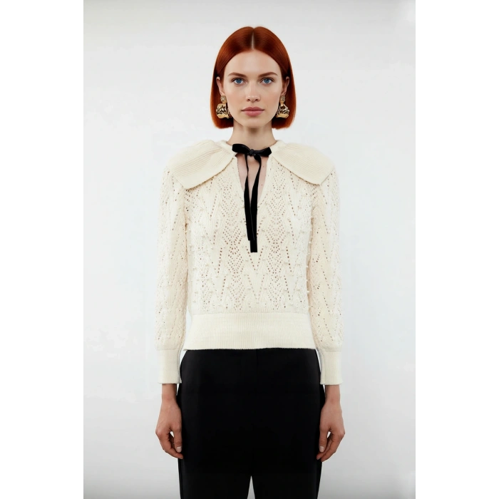 Kadın Ajurlu İnci İşlemeli Fular Yaka Regular Kalıp Triko Kazak Uzun Kollu Soğuk Hava Şıklığı Sunar