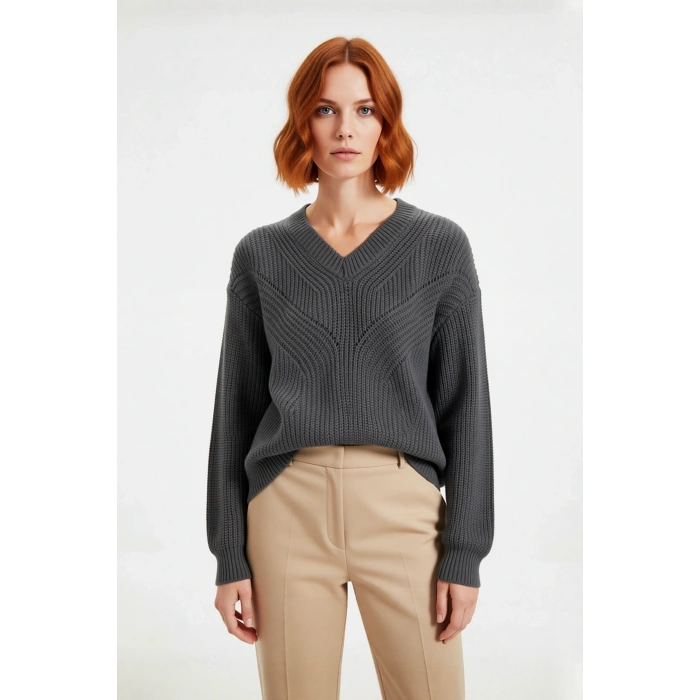 Kadın Akrilik Regular Kalıp Triko Kazak V Yaka Ajurlu Düşük Kol Kışın Günlük Kullanım İçin İdeal.