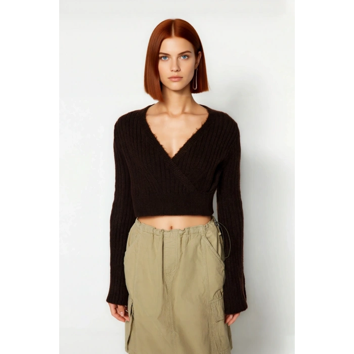 Kadın Antrasit Crop Boy Fitted Kruvaze Triko Kazak Günlük Şıklık ve Konforu Kış Sezonuna Taşır