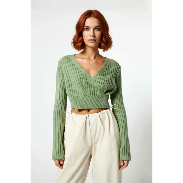 Kadın Antrasit Crop Boy Fitted Kruvaze Triko Kazak Günlük Şıklık ve Konforu Kış Sezonuna Taşır