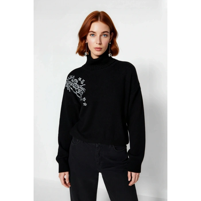 Kadın Balıkçı Yaka Regular Kalıp Taş Detaylı Triko Kazak Orta Kalınlık Kış ve Sonbahar İçin İdeal