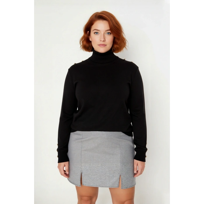 Kadın Balıkçı Yaka Triko Kazak Siyah Rengi Düğme Detaylı Regular Kesim Kış Sezonu İçin İdeal