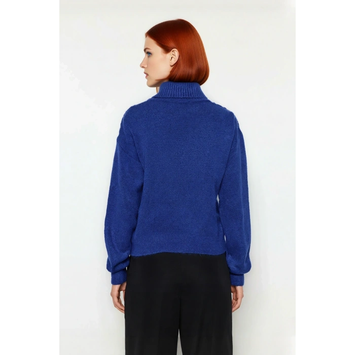 Kadın Balıkçı Yaka Uzun Kollu Triko Kazak Regular Kalıp Taş İşlemeli Tasarımıyla Şık ve Sıcak