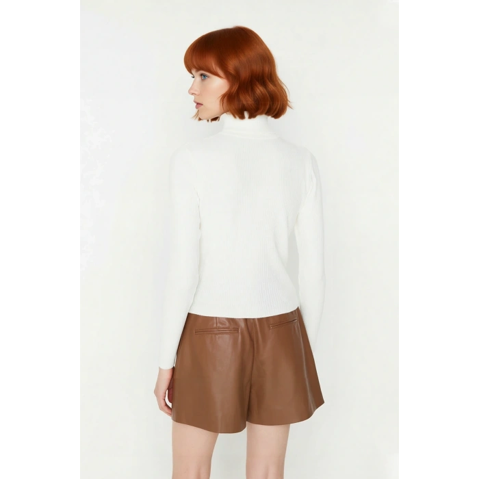 Kadın Basic Balıkçı Yaka Fitted Triko Kazak Akrilik Kumaşıyla Kış Kombinlerinin Vazgeçilmezi