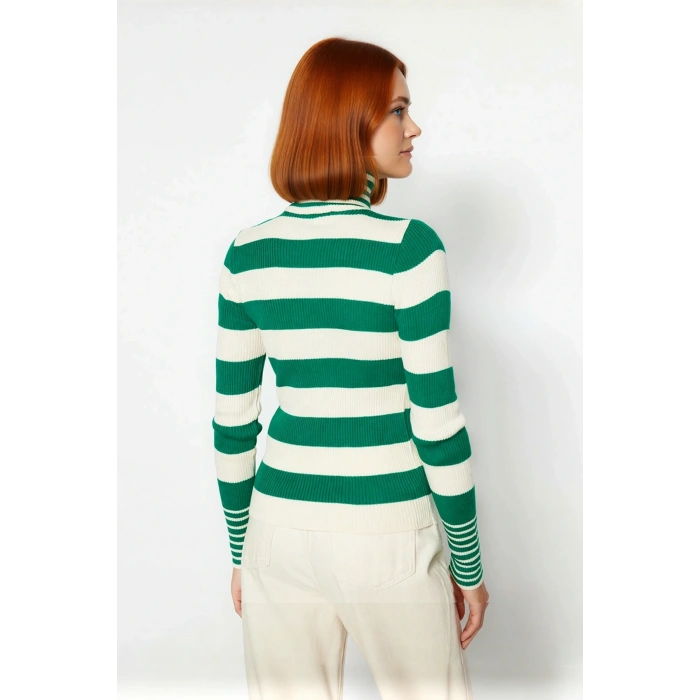 Kadın Basic Çizgili Balıkçı Yaka Triko Kazak Uzun Kollu Regular Kalıp Kış Aylarının Vazgeçilmezi