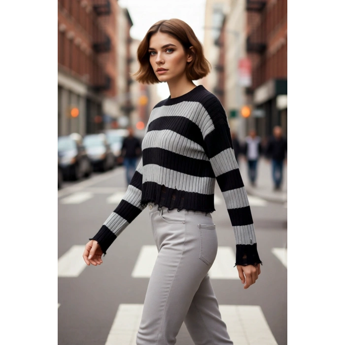 Kadın Basic Çizgili Düşük Kol Akrilik Triko Kazak Crop Kesim Akıtma Detaylı Konforlu Stil Kaliteli