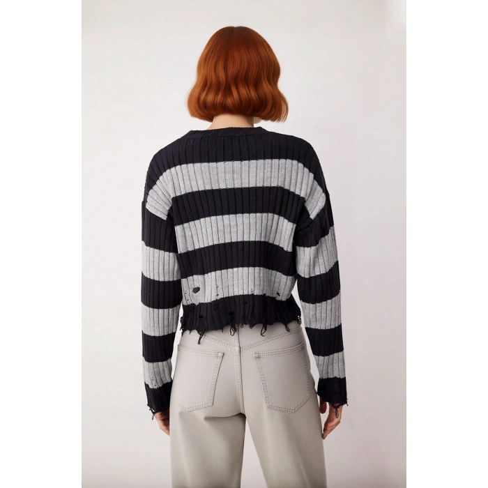 Kadın Basic Çizgili Düşük Kol Akrilik Triko Kazak Crop Kesim Akıtma Detaylı Konforlu Stil Kaliteli