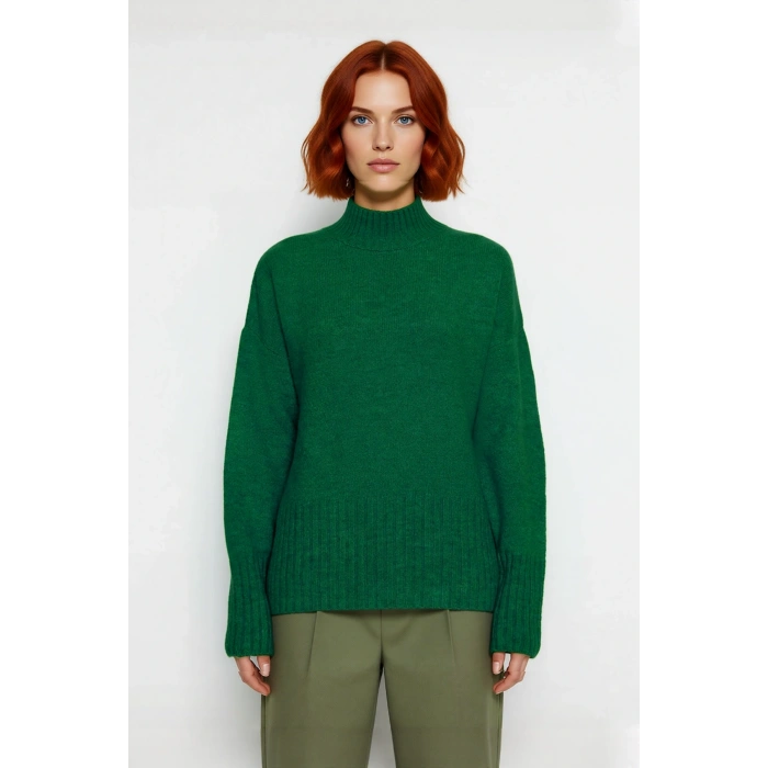 Kadın Basic Düz Desen Oversize Kesim Dik Yaka Triko Kazak Reglan Kol Kış Aylarının Konforlu Şıklığı