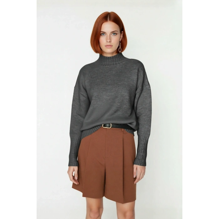 Kadın Basic Düz Desen Oversize Kesim Dik Yaka Triko Kazak Reglan Kol Kış Aylarının Konforlu Şıklığı