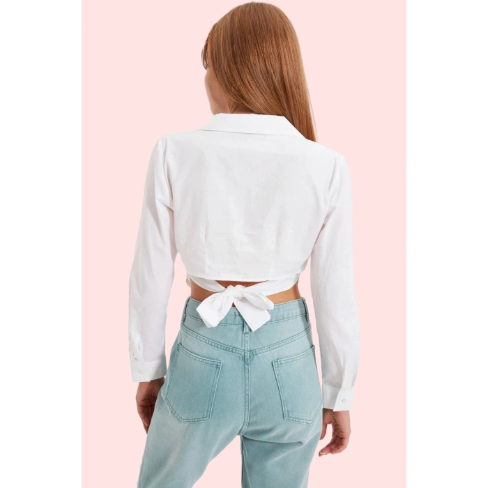 Kadın Basic Fitted Gömlek Dokuma Kumaş Sırt Detayı Günlük Şıklık Yaz Aylarının Vazgeçilmezi