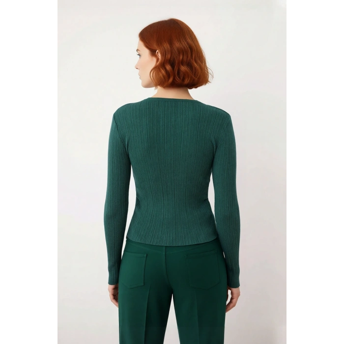 Kadın Basic Fitted Triko Kazak Bisiklet Yaka İnce Yapısıyla Sonbahar İlkbahar Şıklığı Sunar