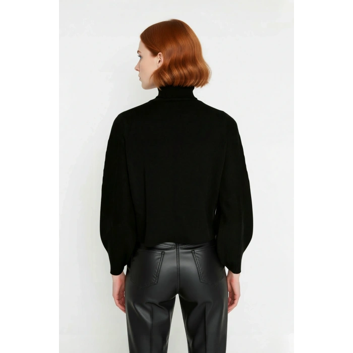 Kadın Basic Oversize Balıkçı Yaka Triko Kazak Standart Kol Rahatlığıyla Kış Sezonu Vazgeçilmezi