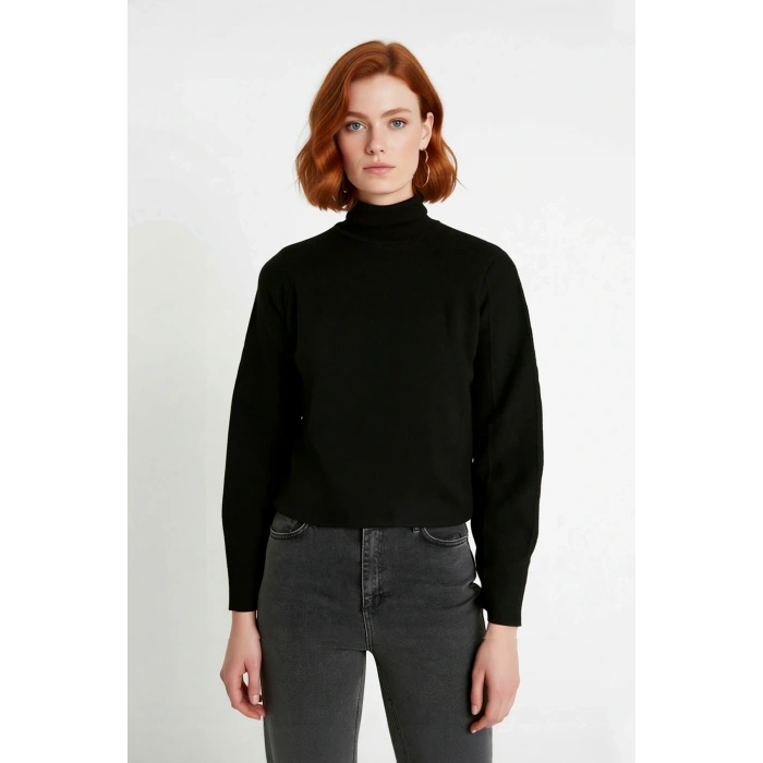 Kadın Basic Oversize Balıkçı Yaka Triko Kazak Standart Kol Rahatlığıyla Kış Sezonu Vazgeçilmezi