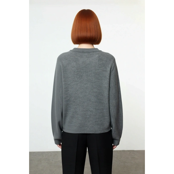 Kadın Basic Oversize Balıkçı Yaka Triko Kazak Standart Kol Rahatlığıyla Kış Sezonu Vazgeçilmezi