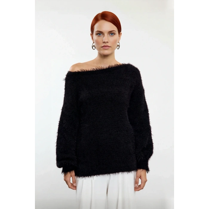 Kadın Basic Regular Kalıp Triko Kazak Dokulu Tüylü Kayık Yaka Kış Sezonu İçin İdeal Kaliteli