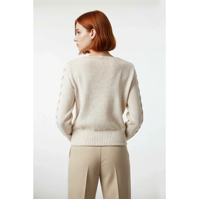 Kadın Basic Siluet Ajurlu Uzun Kollu V Yaka Triko Kazak Casual Ve Fashion Forward Görünümler Sunar.