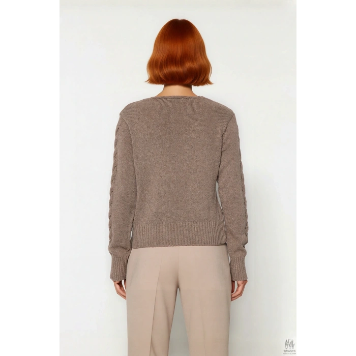 Kadın Basic Siluet Ajurlu Uzun Kollu V Yaka Triko Kazak Casual Ve Fashion Forward Görünümler Sunar.