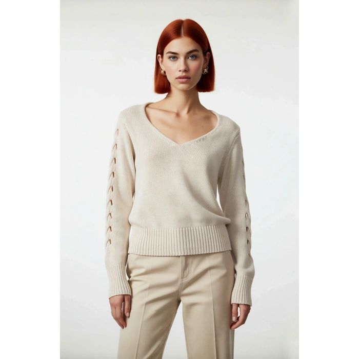 Kadın Basic Siluet Ajurlu Uzun Kollu V Yaka Triko Kazak Casual Ve Fashion Forward Görünümler Sunar.