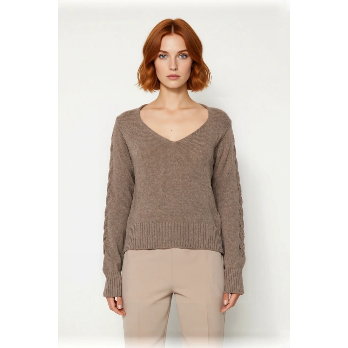 Kadın Basic Siluet Ajurlu Uzun Kollu V Yaka Triko Kazak Casual Ve Fashion Forward Görünümler Sunar.