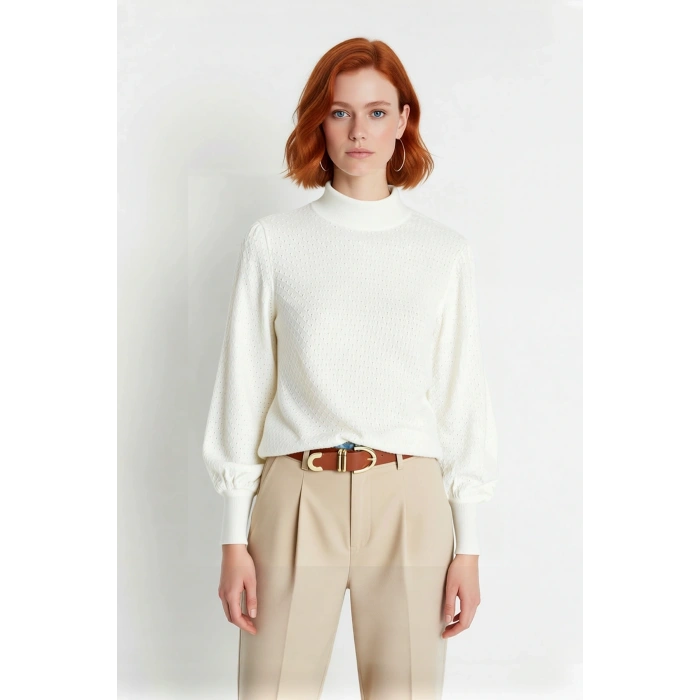 Kadın Basic Siluet Dik Yaka Uzun Kol Akrilik Dokulu Regular Kalıp Triko Kazak Kış Sezonu Şıklığı