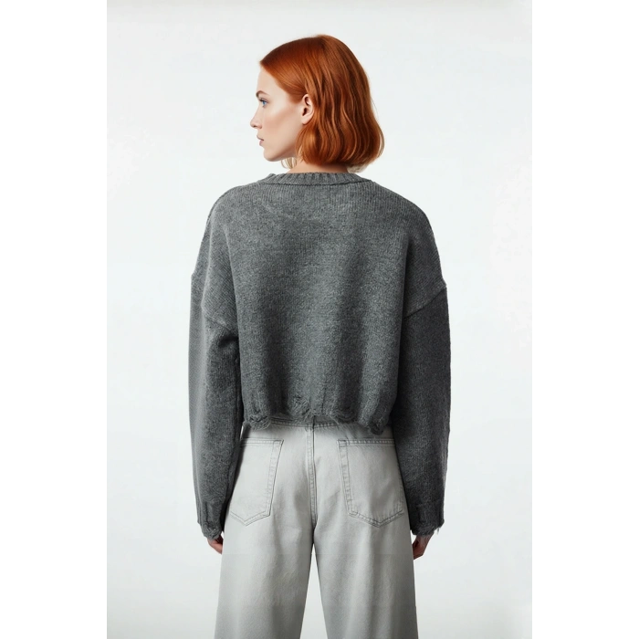 Kadın Basic Siluet Oversize Triko Kazak Crop Düşük Kol Akıtma Detaylı Soğuk Havalar İçin İdeal