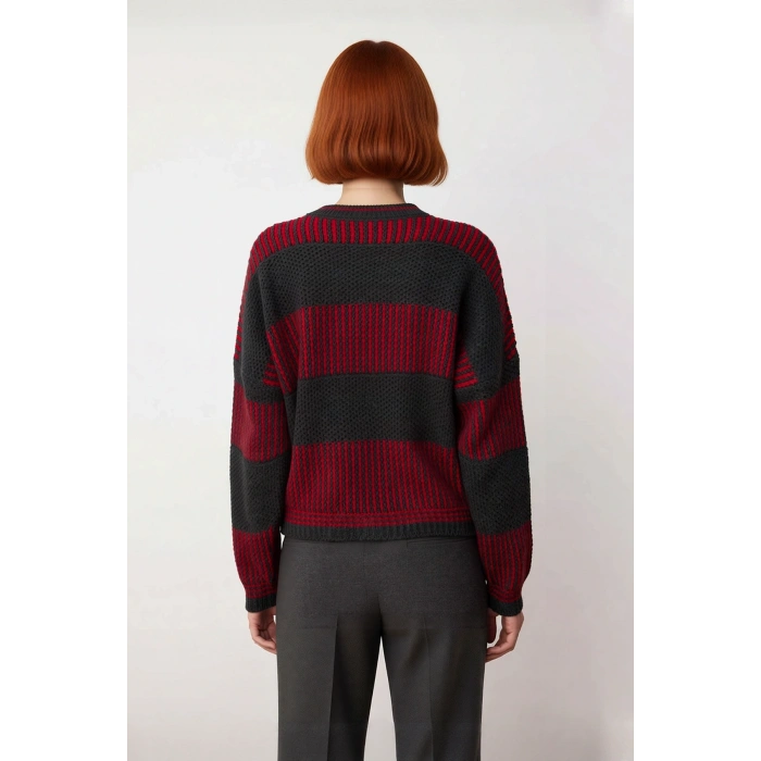 Kadın Basic Siluet Uzun Kollu Oversize Kesim Renk Bloklu Pike Dokuma Triko Kazak Kış Kombinlerinin