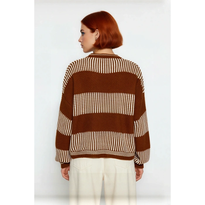 Kadın Basic Siluet Uzun Kollu Oversize Kesim Renk Bloklu Pike Dokuma Triko Kazak Kış Kombinlerinin