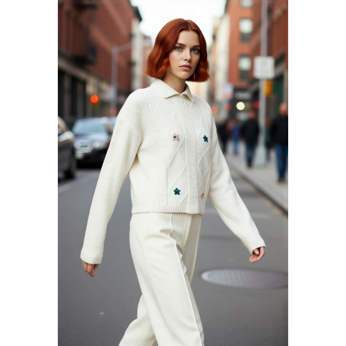 Kadın Bej Polo Yaka Crop Kesim Saç Örgü Desenli Akrilik Triko Kazak Soğuk Günler İçin İdeal