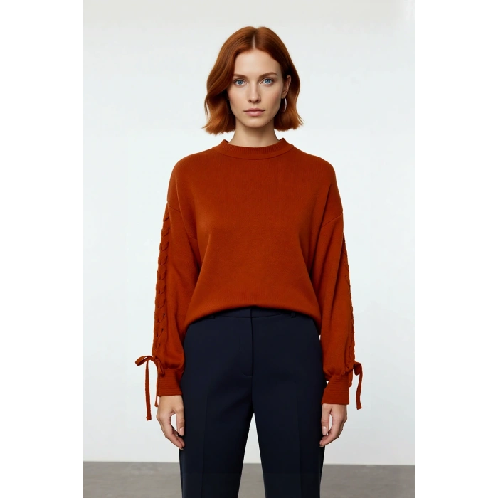 Kadın Bisiklet Yaka Düşük Kol Dokuma Detaylı Uzun Kollu Regular Fit Triko Tunik Kazak Modeli