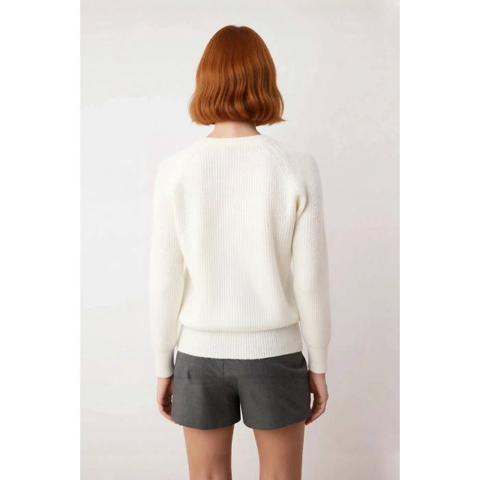 Kadın Bisiklet Yaka Taş Detaylı Yumuşak Dokulu Regular Kalıp Kışlık Triko Kazak Gündüzden Geceye