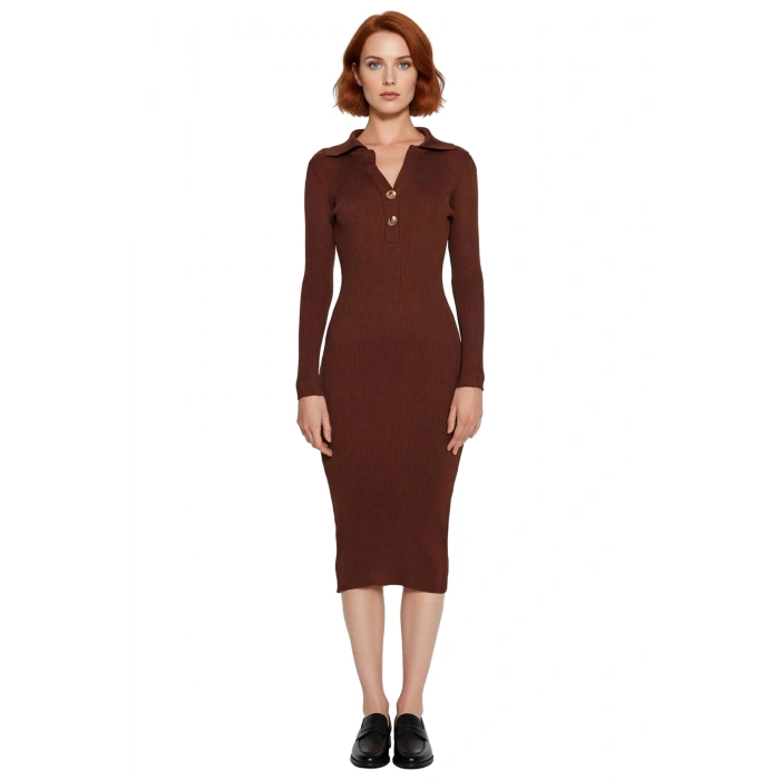 Kadın Bodycon Kesim Midi Triko Elbise Polo Yaka Tasarımıyla Günlük Stilinizi Tamamlar. Kaliteli