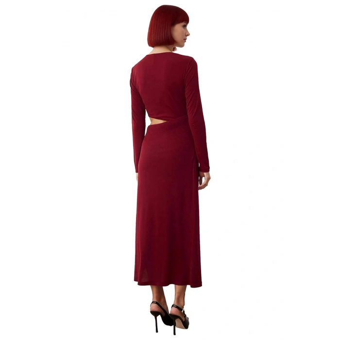 Kadın Bordo Bodycon Kesim Aksesuar ve Bel Cut Out Detaylı Uzun Kollu Maxi Elbise Şıklık Katıyor