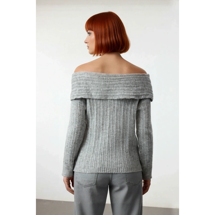 Kadın Carmen Yaka Triko Kazak Orta Kalınlıkta Regular Kalıbı İle Kış Gündüz Gece Rahatlığı