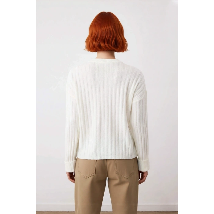 Kadın Casual Fitilli Triko Kazak Orta Kalınlık Dik Yaka Düşük Kol Rahat ve Trend Kış Stili