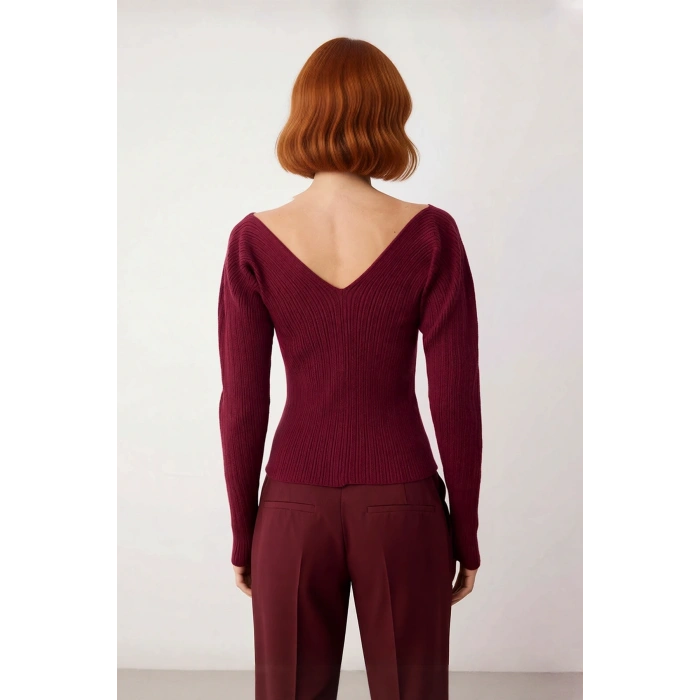 Kadın Casual Fitted Triko Kazak V Yaka Standart Kollu Ajurlu Detaylı İnce Yapısıyla Günlük Şıklık