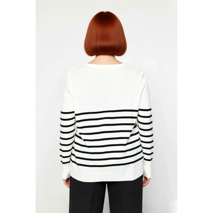 Kadın Çizgili Bisiklet Yaka Relaxed Kalıp Uzun Kollu Triko Kazak Günlük Şıklık ve Konfor Sunar