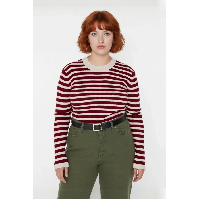 Kadın Çizgili Fitilli Triko Kazak İnce Yapısı İle Kış Aylarında Modern Bir Görünüm Sağlar Kaliteli