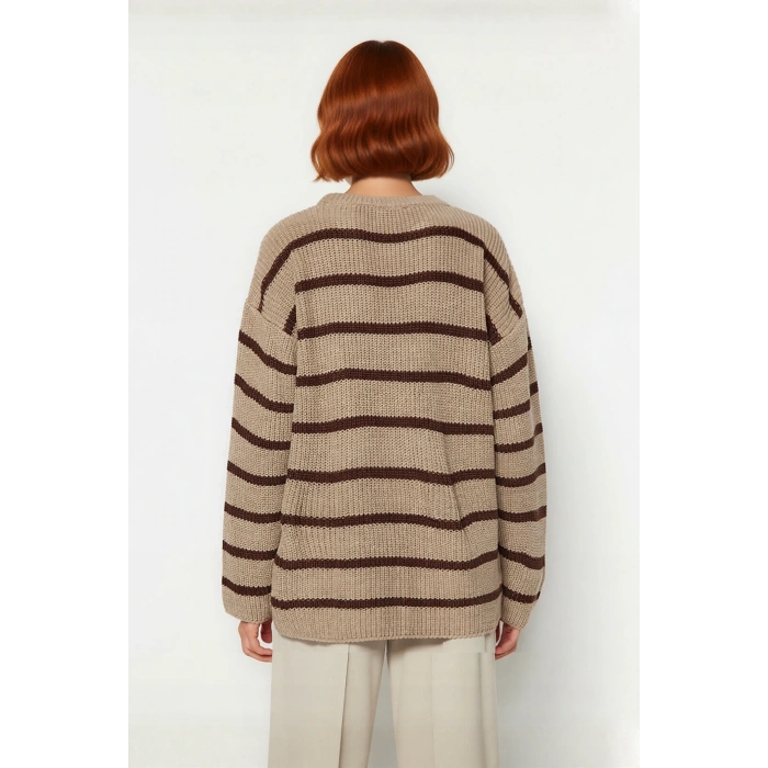 Kadın Çizgili Oversize Triko Kazak Bisiklet Yaka Tasarımı ile Uzun Kollu Kış Günlerinin Yıldızı