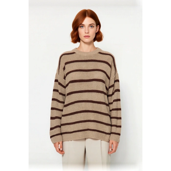 Kadın Çizgili Oversize Triko Kazak Bisiklet Yaka Tasarımı ile Uzun Kollu Kış Günlerinin Yıldızı