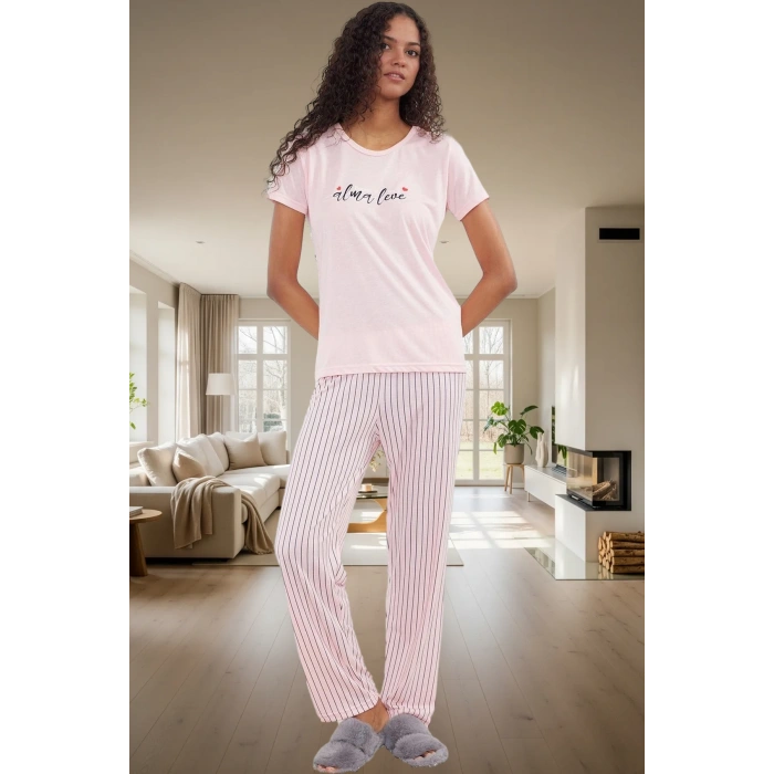 Kadın Çizgili Pijama Takımı Rahat Örme Kumaş Modern Stil Premium Kalite Trend Tasarım