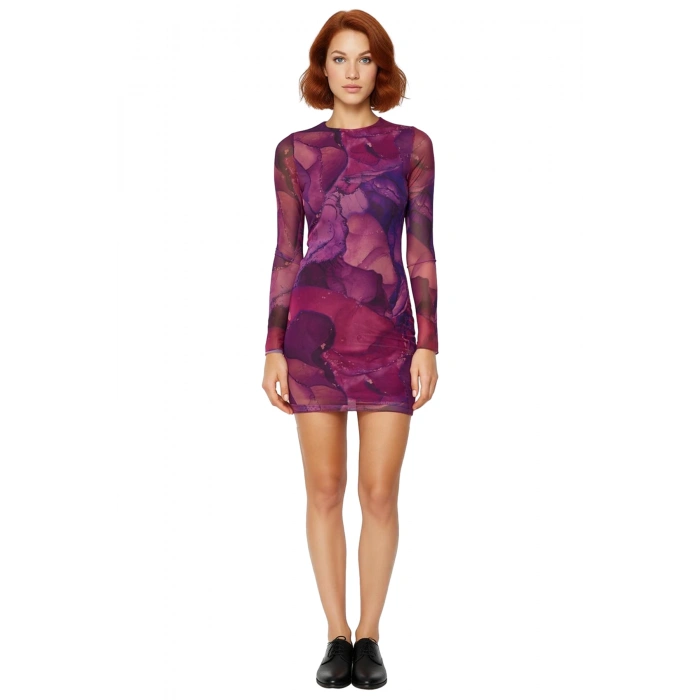 Kadın Çok Renkli Soyut Desenli Tül Bodycon Mini Elbise Uzun Kollu Şık ve Modern Gündüz Gece Tasarım