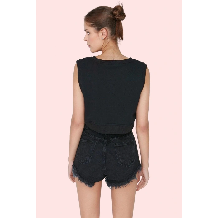 Kadın Denim Mini Şort Pamuk Yırtık Detaylı Rahat Kalıp Günlük Kullanım Yaz Aylarının Vazgeçilmezi