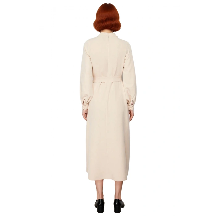 Kadın Dik Yaka Balon Kollu Kuşaklı Düz Dokuma A Kesim Maxi Elbise Rahatlığı Zarafetle Birleştiriyor